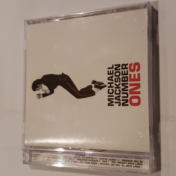 COPY - Music CD Micheal Jackson - Picture 1 of 3
